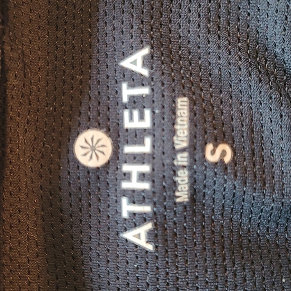 ❌️SOLD❌️ Athleta Cobra Dot Invigorate 2 in 1 Tank - Picture 10 of 10